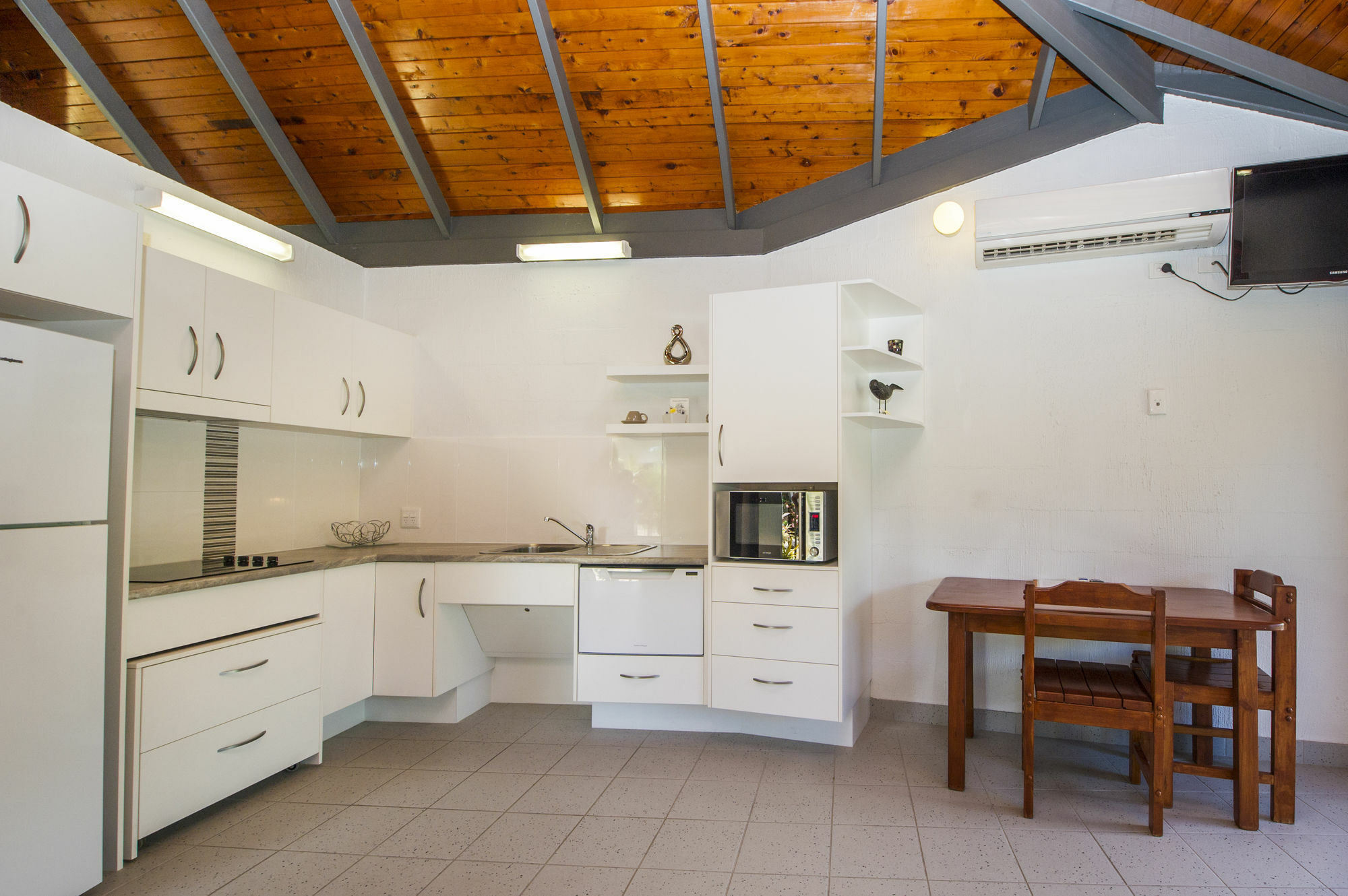 Island Leisure Resort Nelly Bay Екстериор снимка