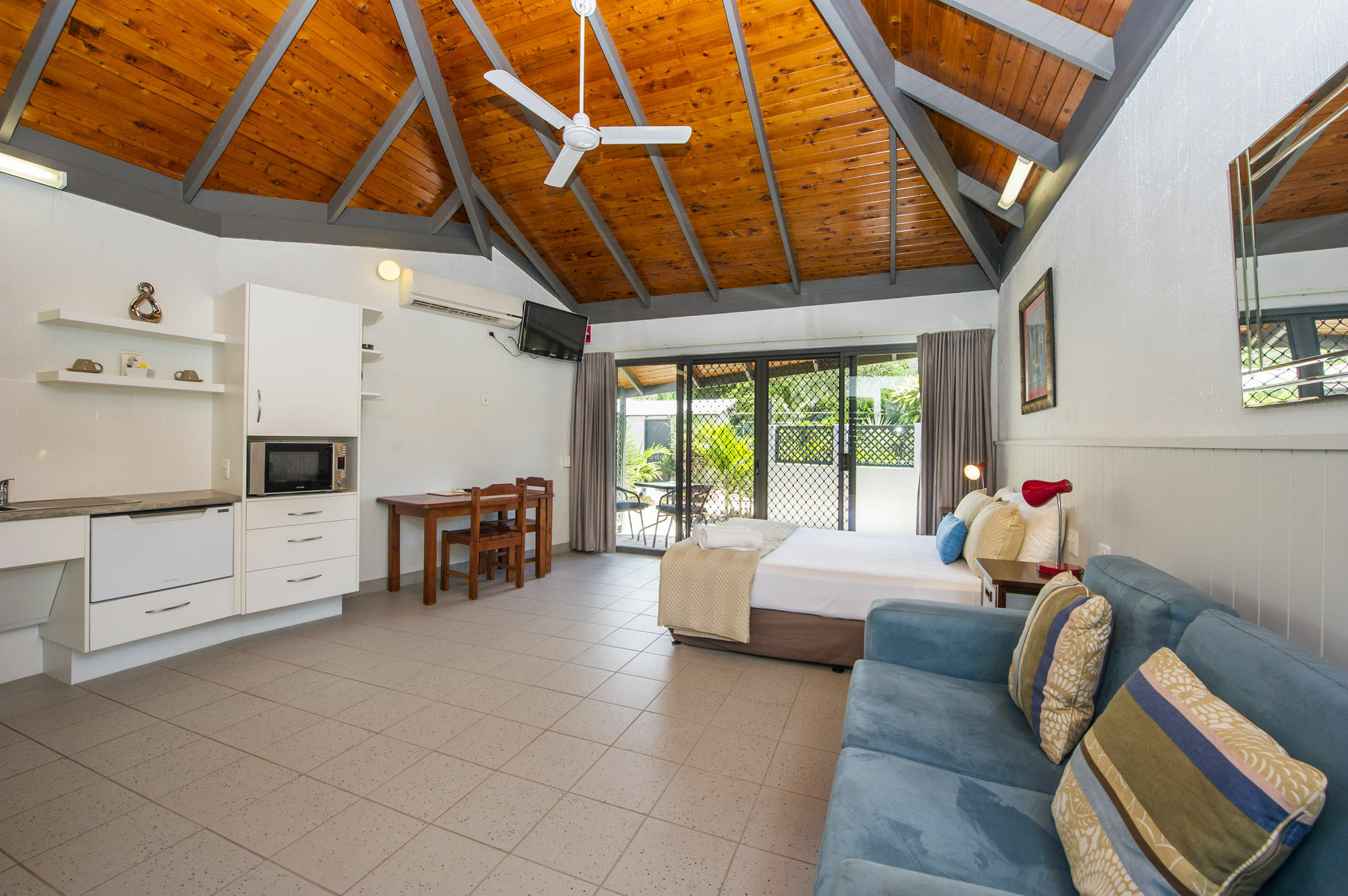 Island Leisure Resort Nelly Bay Екстериор снимка