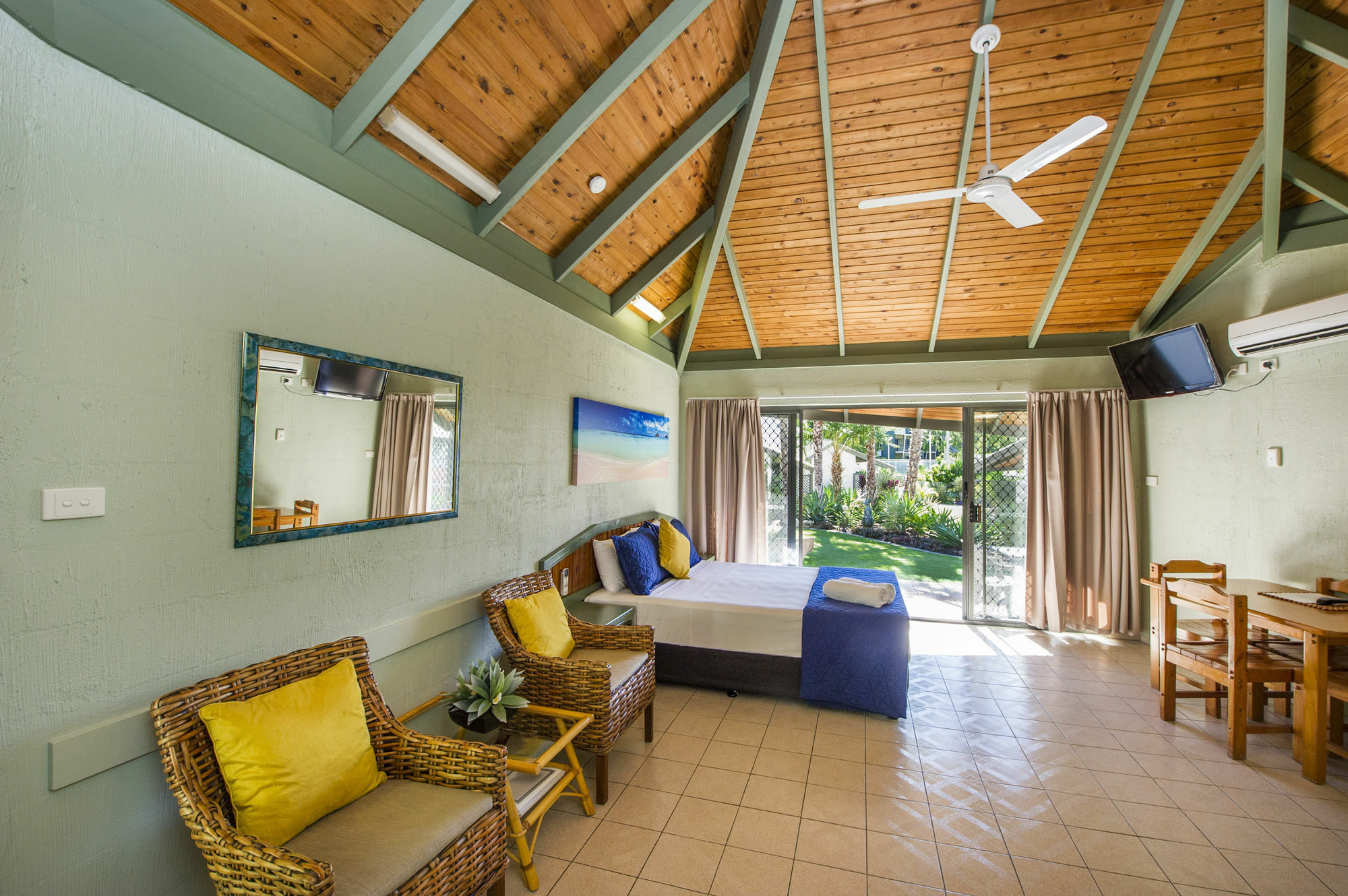 Island Leisure Resort Nelly Bay Екстериор снимка