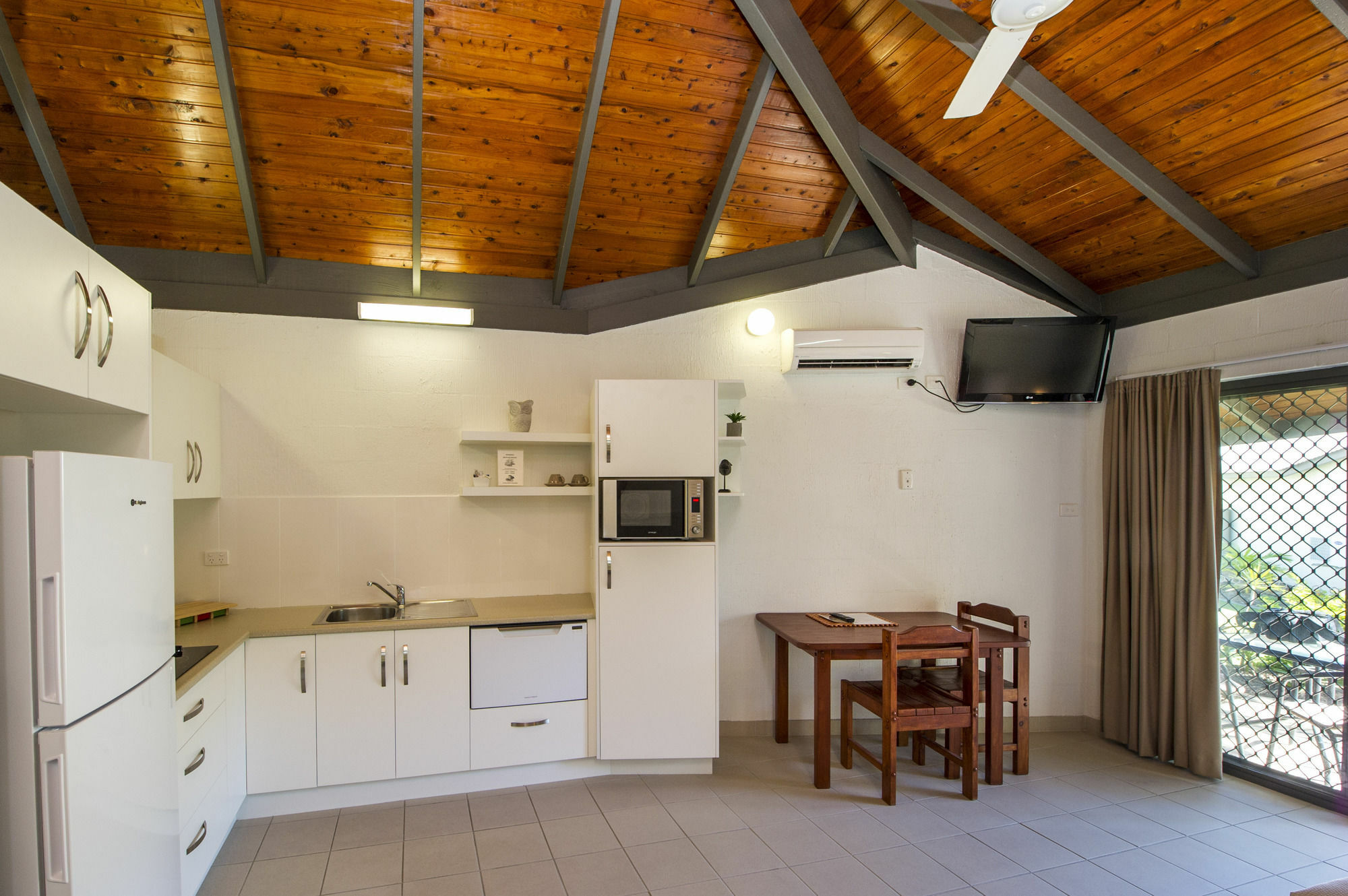 Island Leisure Resort Nelly Bay Екстериор снимка